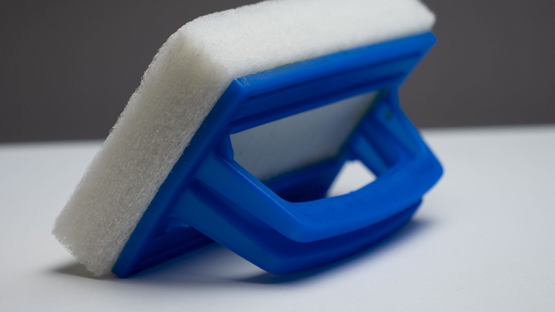 Cleaning sponge pool